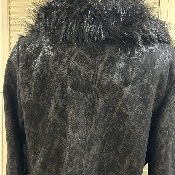 New Skea Vail Colorado Elegant Black Fur-Trimmed Women's Coat with great details - Picture 13 of 15